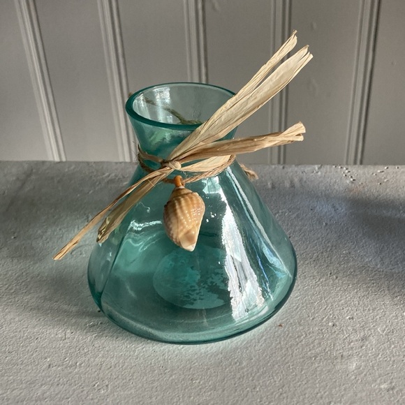 NWT Set of 3- Translucent Beach Glass Bottle Vases with Seashell Accents - Picture 7 of 17